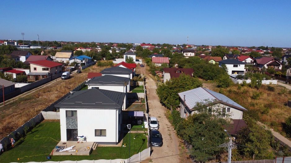 Vila in centrul comunei Berceni - Poză 5