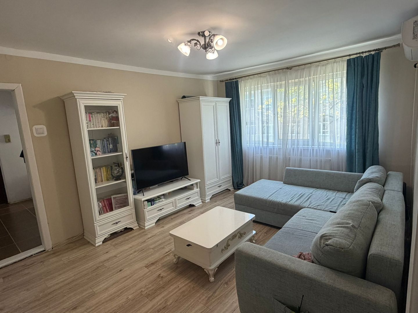 Apartament de 3 camere, zona Dacia - Poză 1