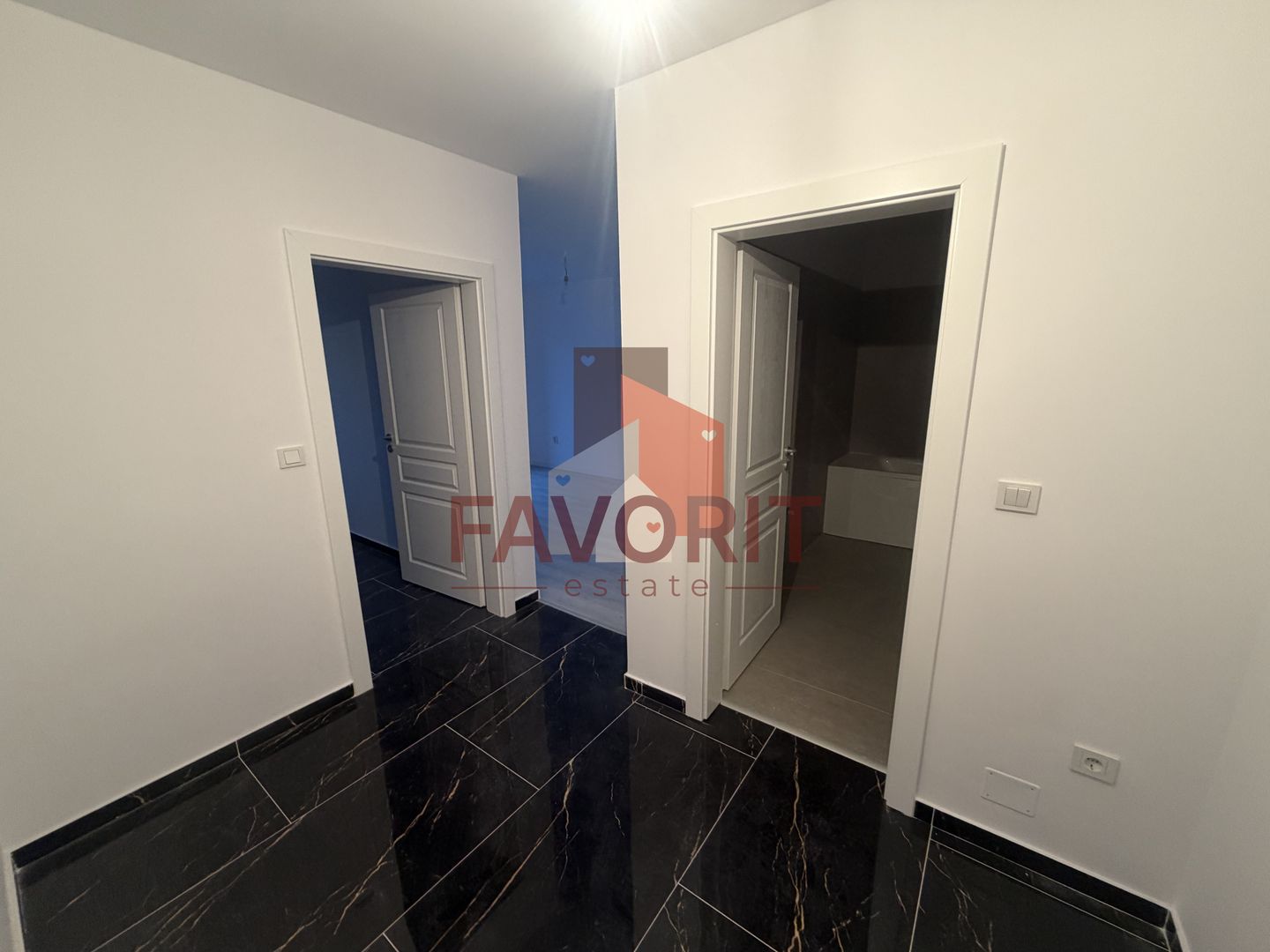 Decomandat. Disponibil imediat. Loc de parcare - Poză 12