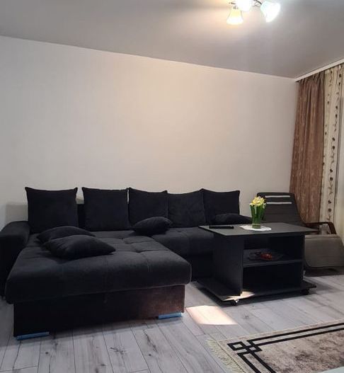 De vanzare apartament cu 3 camere, Piata Centrala, et. 3, 105.000 euro - Poză 3