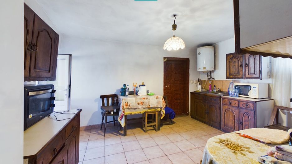 Casă cu teren generos de 2,880mp în Secusigiu - Poză 5