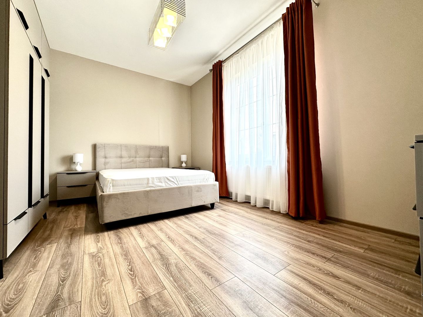 Casa cu 4 dormitoare de închiriat - Dumbravita - Poză 15