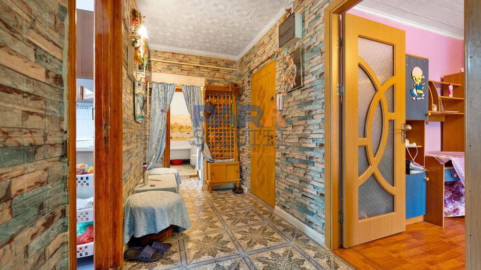 3 camere, 3 balcoane, etaj 3 - Poză 9
