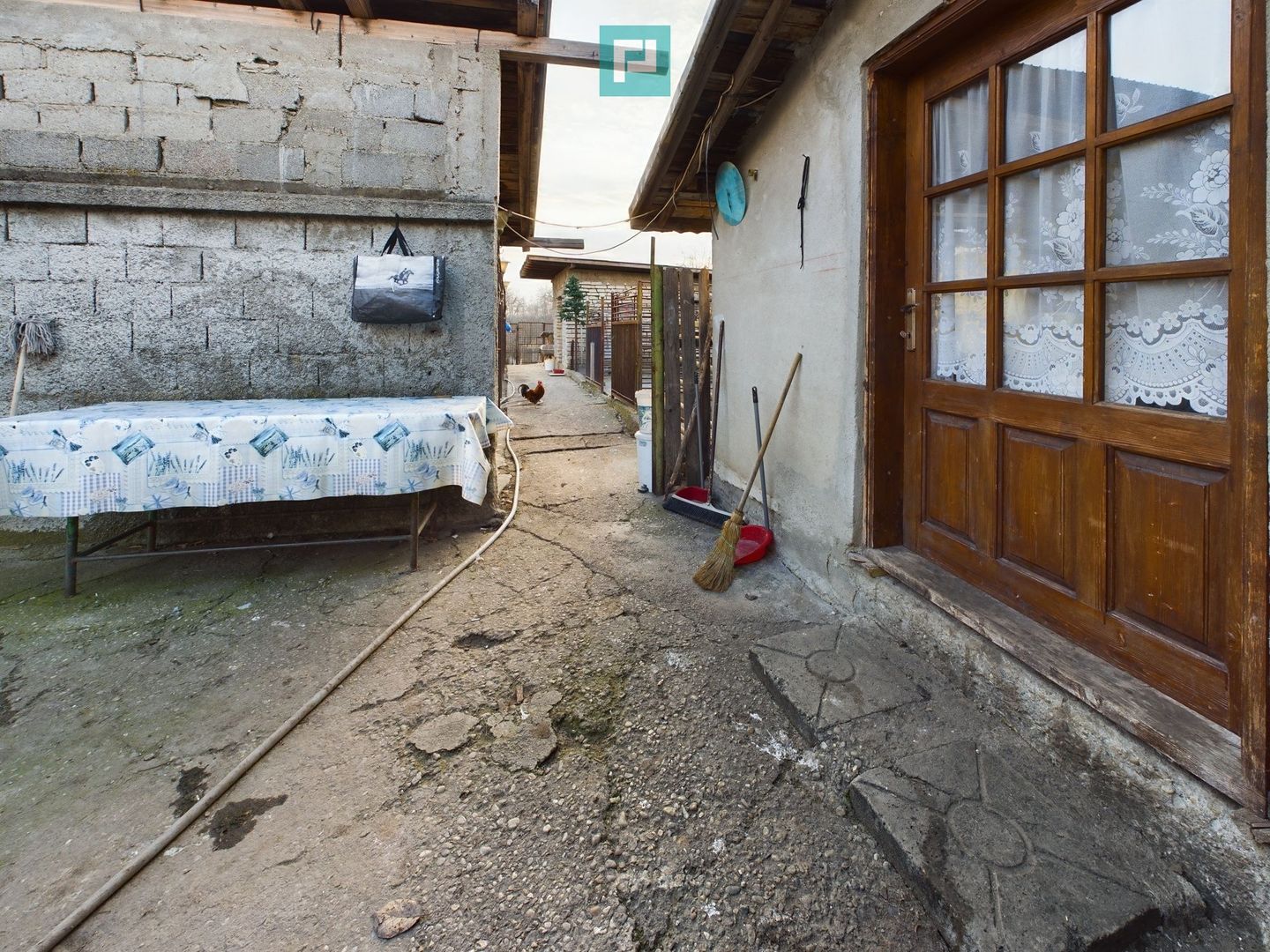 Casa modesta, 2500 mp teren, Domnesti - Poză 12