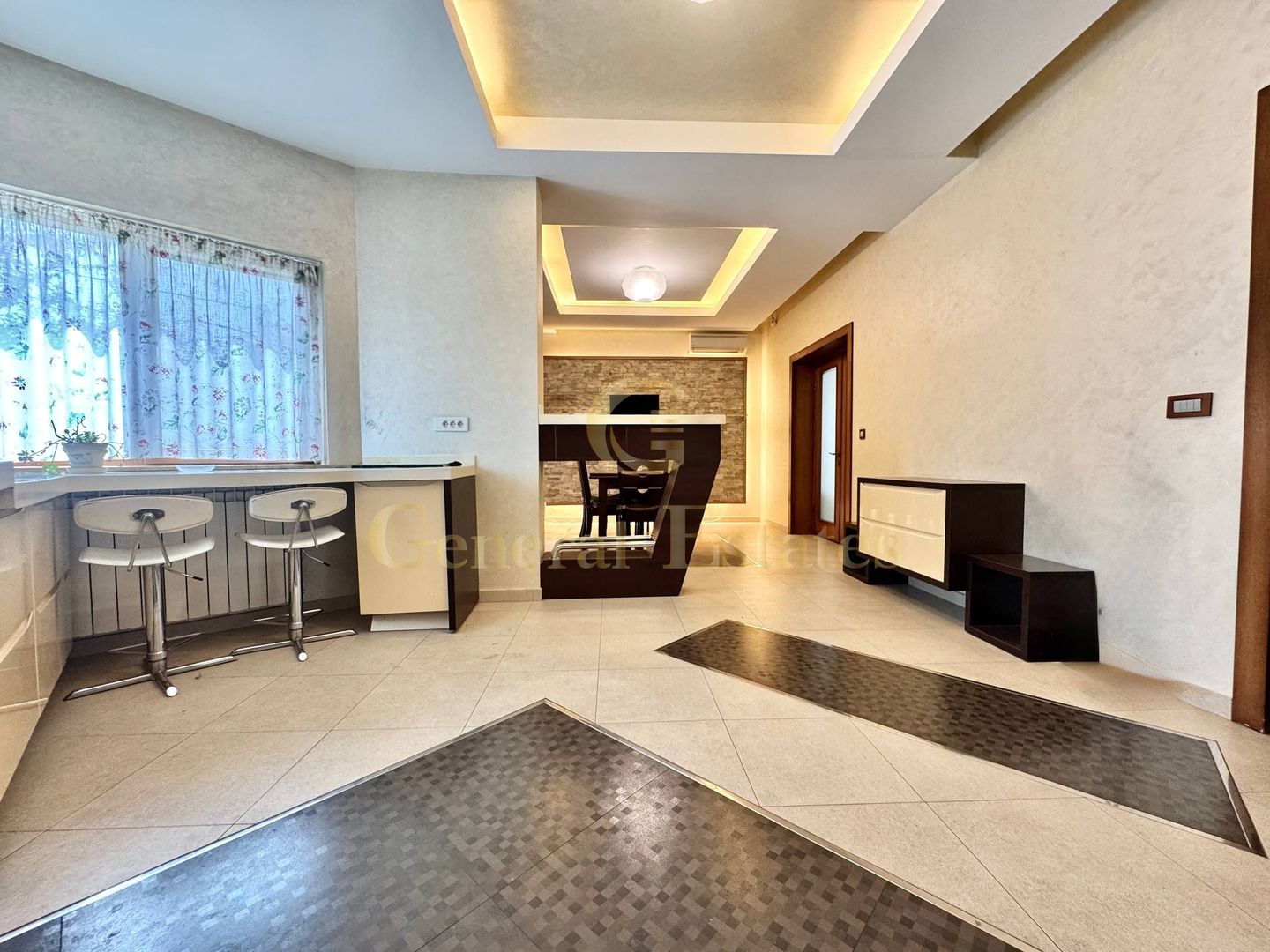 Vînzare Casă în 3 Nivele -Hlincea - 343 m.p. - Poză 12