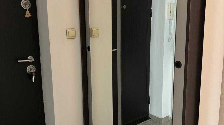 Vanzare apartament 3 camere, 2 minute de METROU - Poză 2