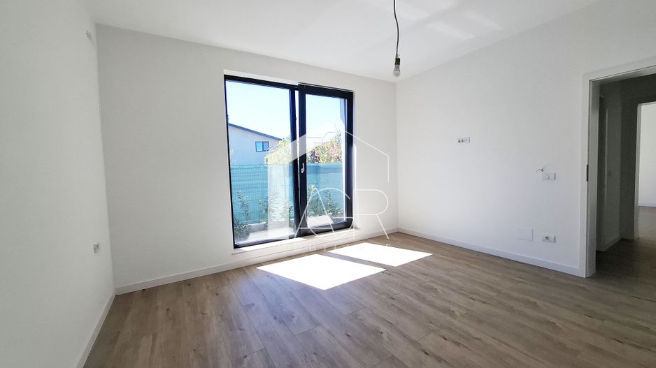 Casa cu 4 camere de vanzare, Bucov, Mica Roma - Poză 14