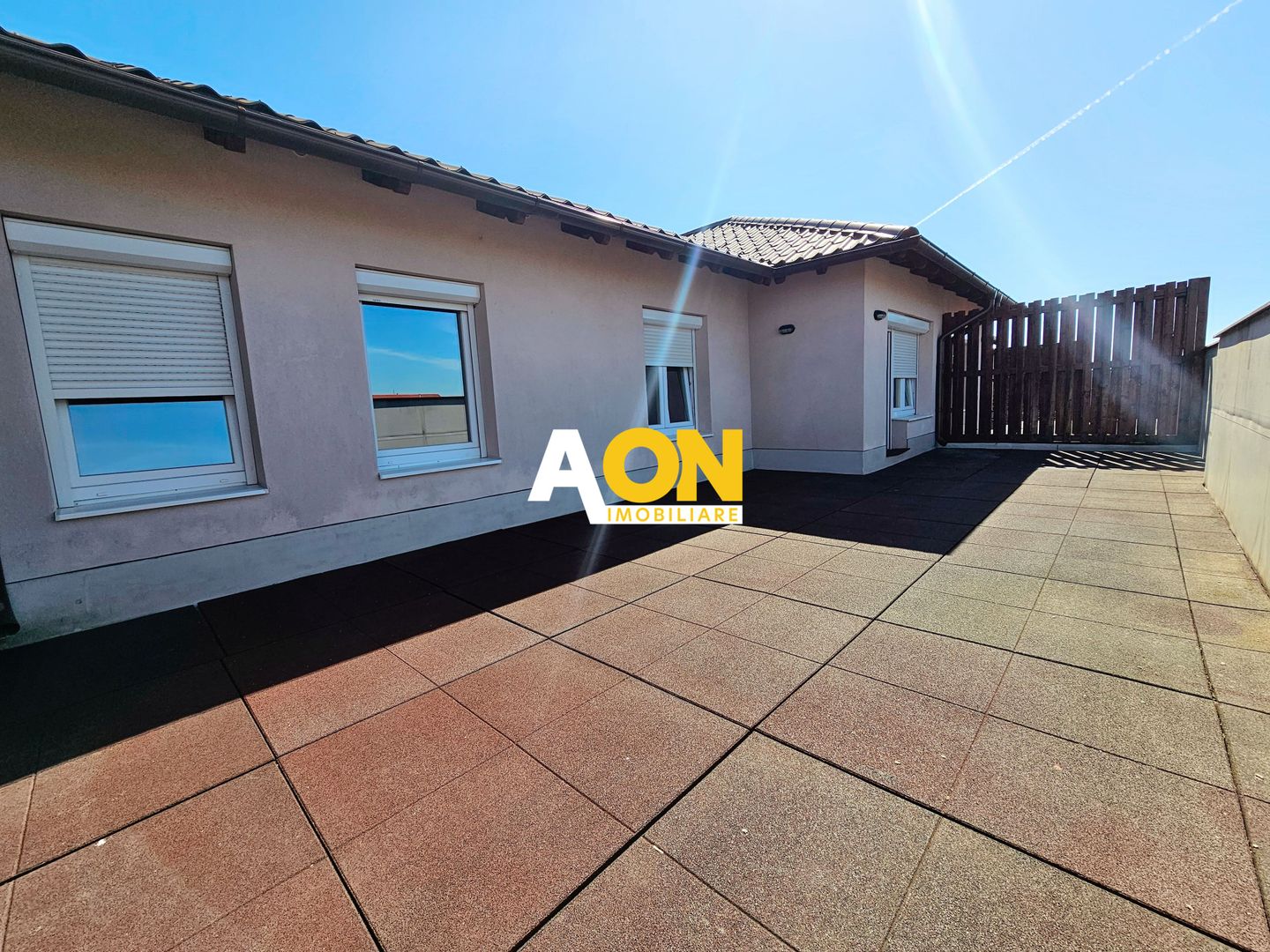 Apartament tip Penthouse, 4 camere, 2 bai, 108 mp utili + boxa, Centru - Poză 10