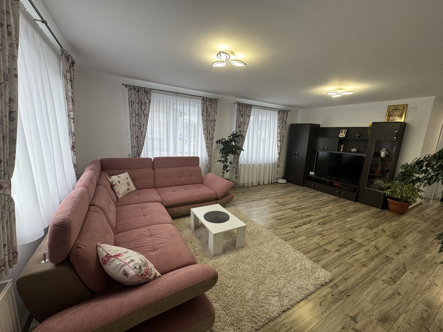 Casă de vânzare în localitatea Nazna - Poză 4