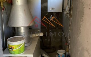 Vila de vanzare, teren 3100 mp, 7 camere, 6 grupuri sanitare, 3 CT, an 1997 - Poză 62