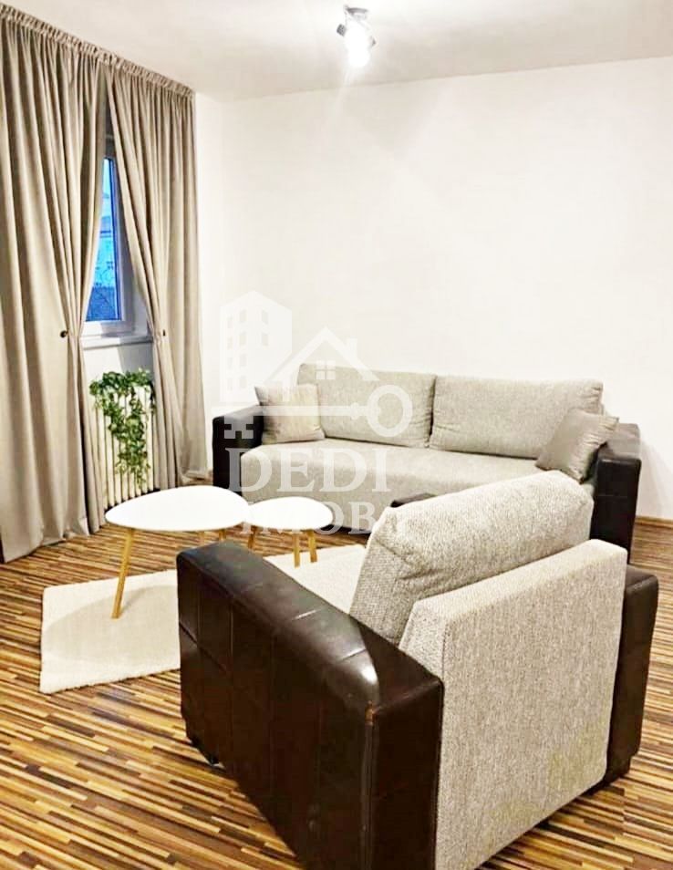 Apartament de vânzare cu 3 camere în zona Rogerius, Oradea - Poză 2