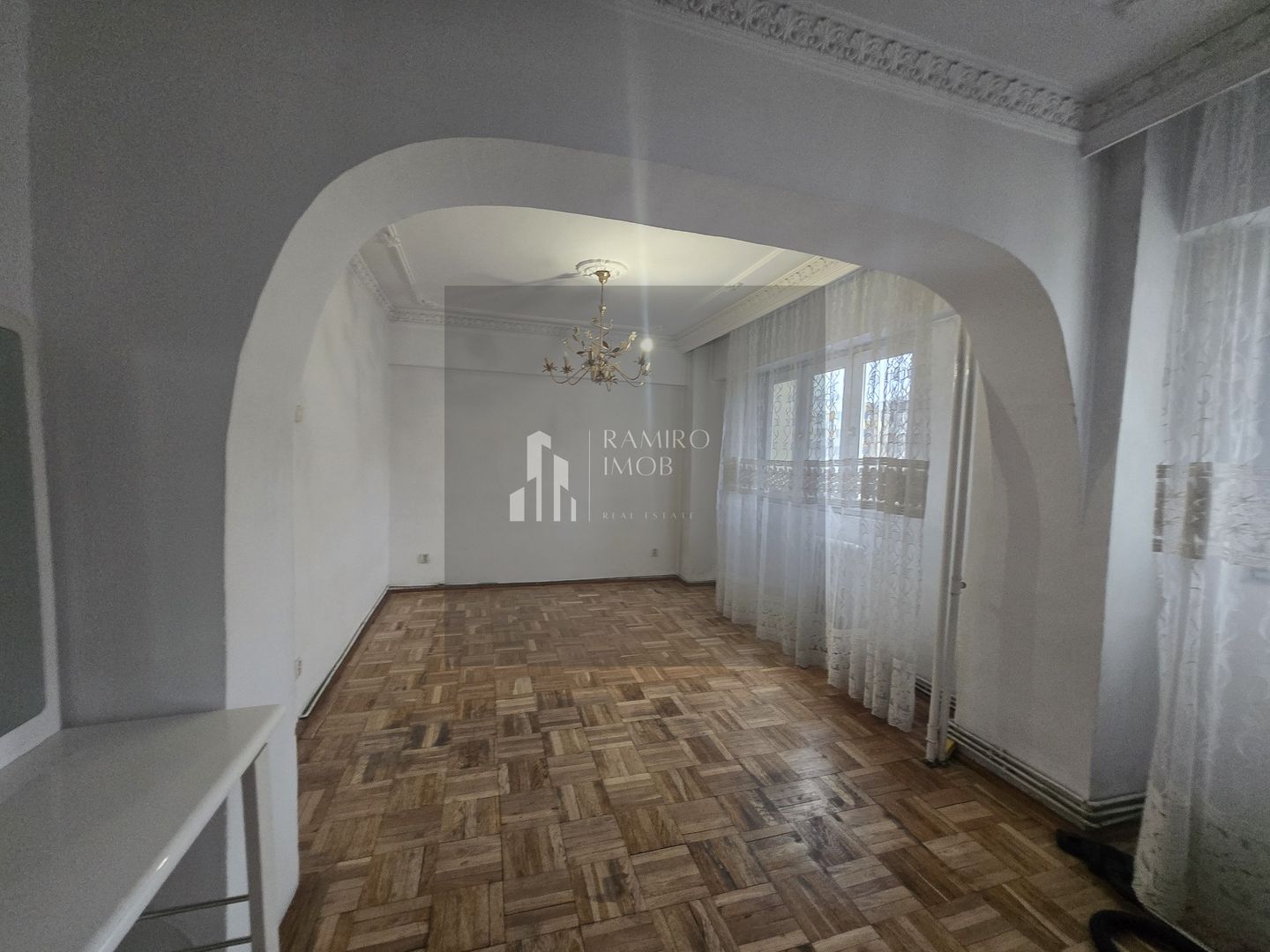 Apartament 104mp-utili 2bai centrala -an 1985 -Bd. Chisinau -Mega Mall - Poză 4
