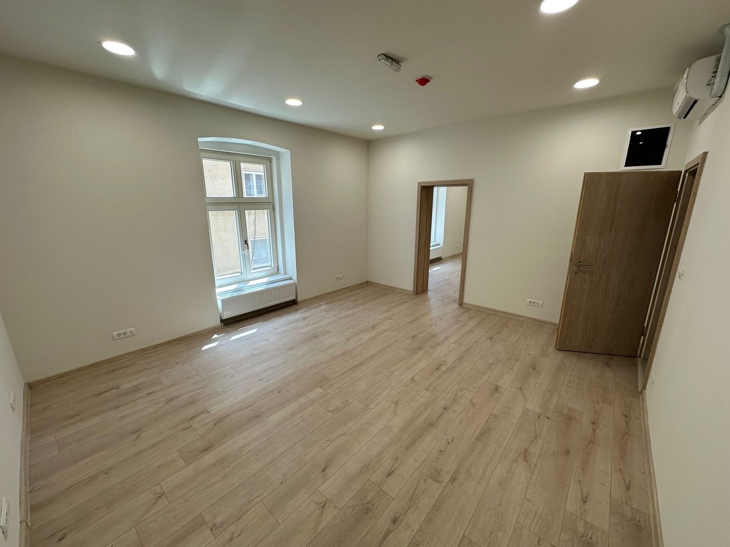 Saptii de birouri Ultracentral suprafețe de la 28 - 940 mp - Poză 48