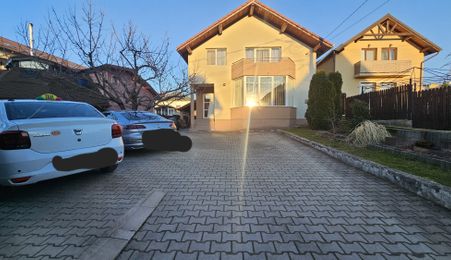 Casă / Vilă cu 8 camere de vânzare în Manastur, Cluj-Napoca