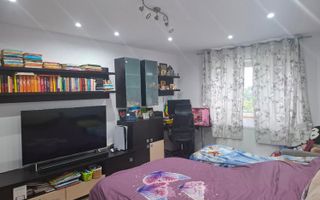 Apartament cu o cameră, decomandat, Nicolina, Iași - Etaj 4/4, mobilat și utilat - Poză 1