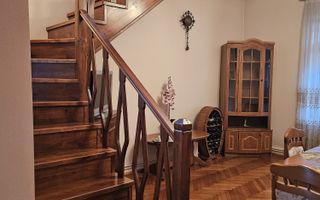 🏡 Casă cu demisol, parter și mansardă – Str. Victoriei, zonă centrală - Poză 10