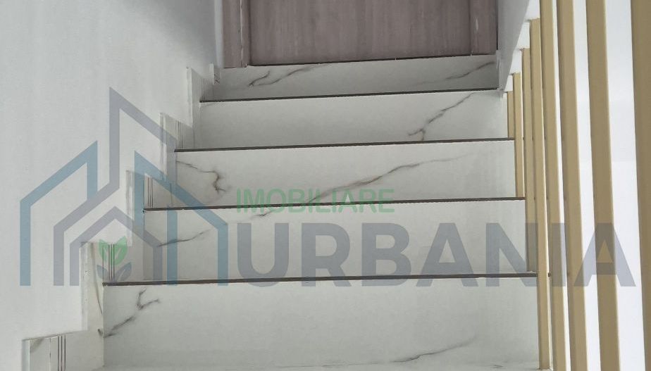 Casa Ciurbesti cu scara interioara si placa de beton! - Poză 4