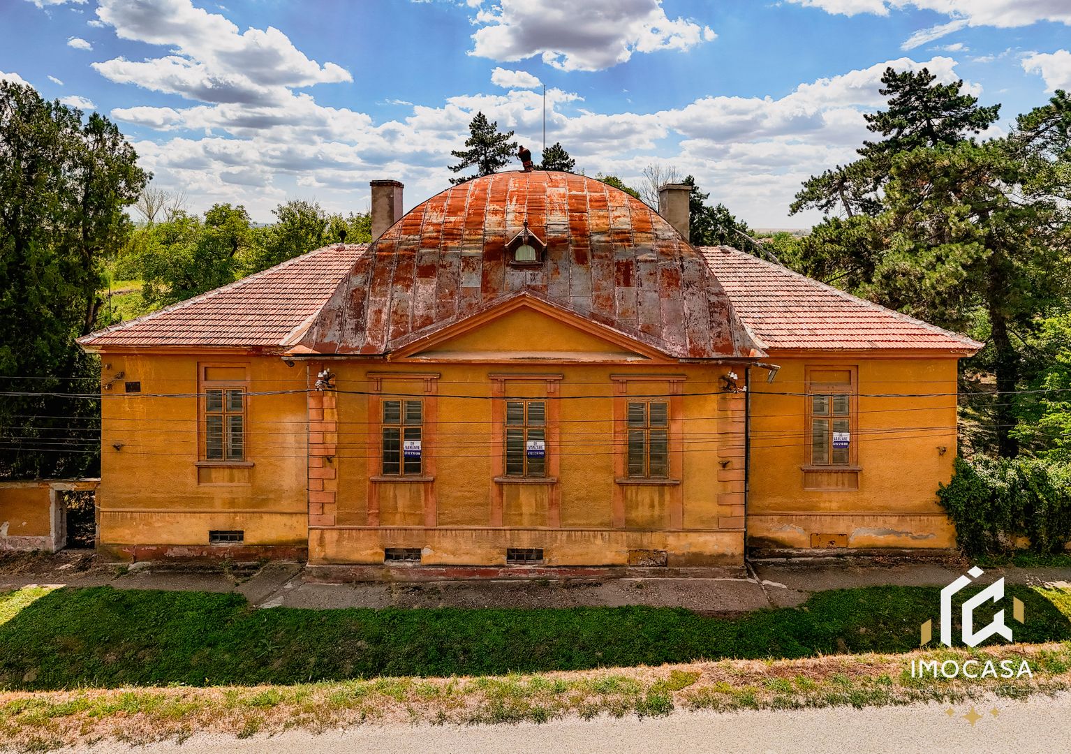 Vila Conac boieresc contelui Fabia 1920 de vânzare Păuliș Arad 2,4 ha - Poză 3