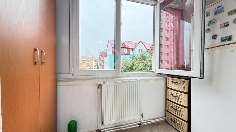 Apartament de inchiriat 3 camere etajul 4, cu lift,  Zona Vasile Aaron - Poză 13
