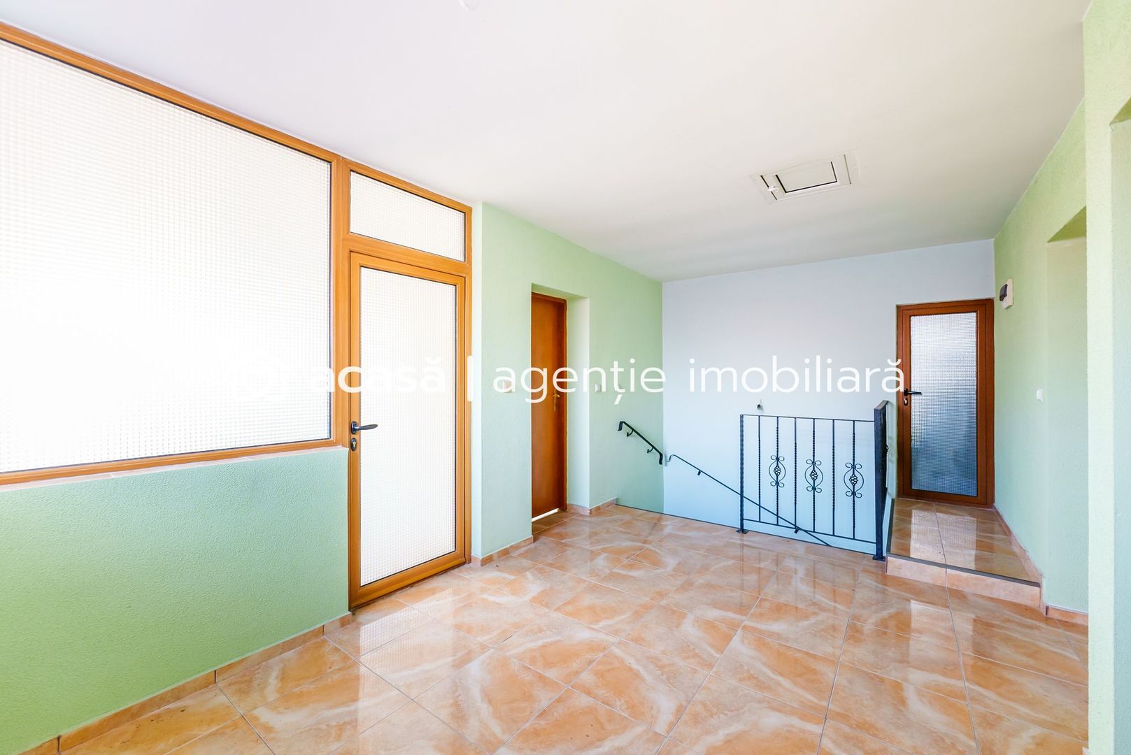 VÂNDUT! Casă cu destinații multiple în cartierul Aurel Vlaicu - Poză 2