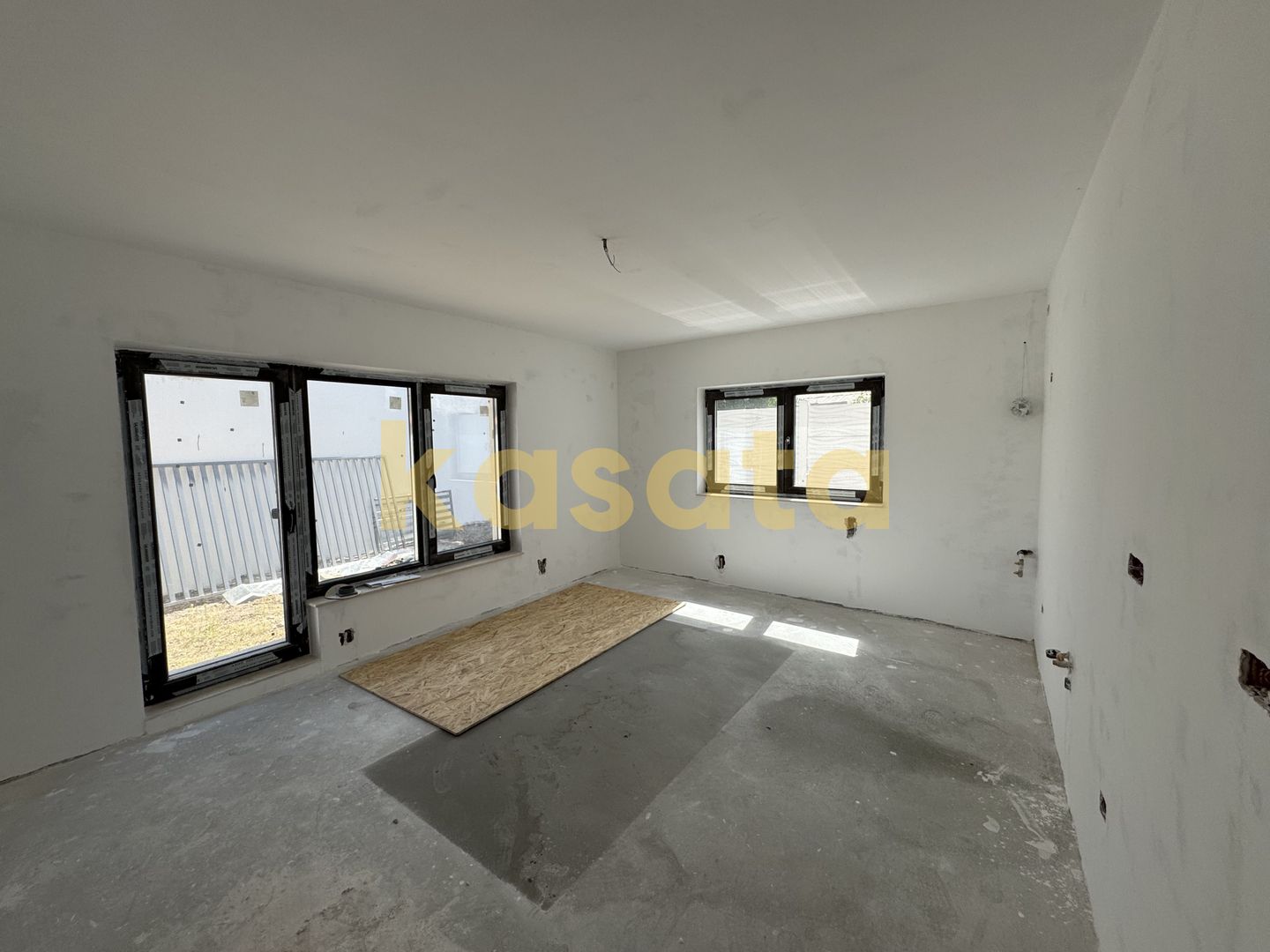 Casă individuală la curte - 1 km de metrou si Parc Bazilescu - Poză 3