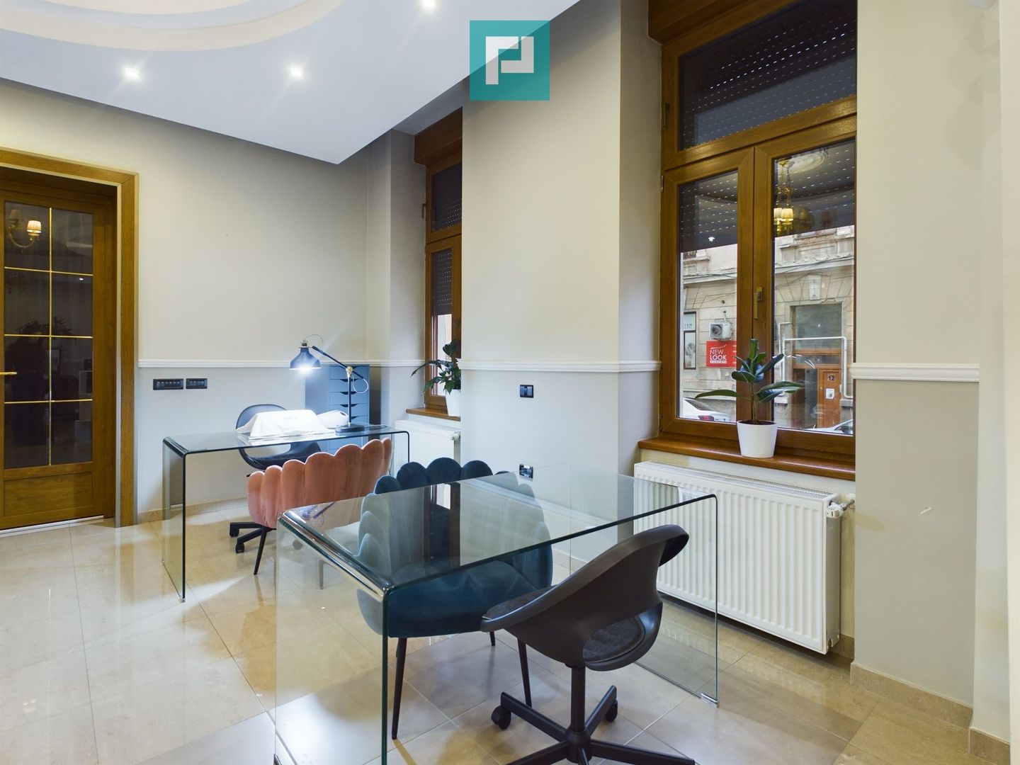 Post manichiură în salon Ultracentral - Poză 7