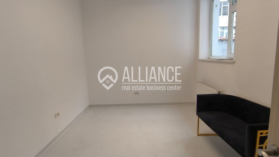 CAPITOL - Bdul Mamaia parter de vila stradal! - Poză 15