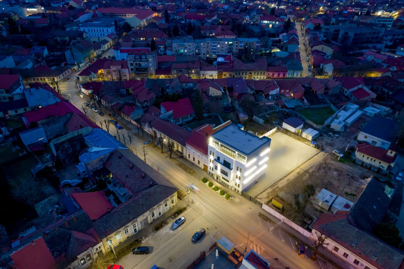 Clădire în zonă ultracentrală cu 28 de locuri de parcare - Poză 4