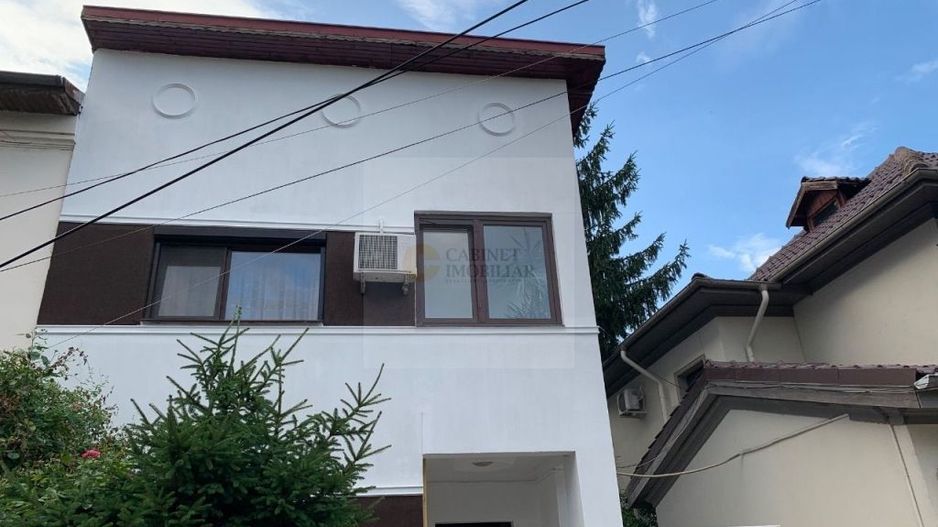 Vilă Elegantă în Domenii – Oportunitate Unică de Vânzare - Poză 1