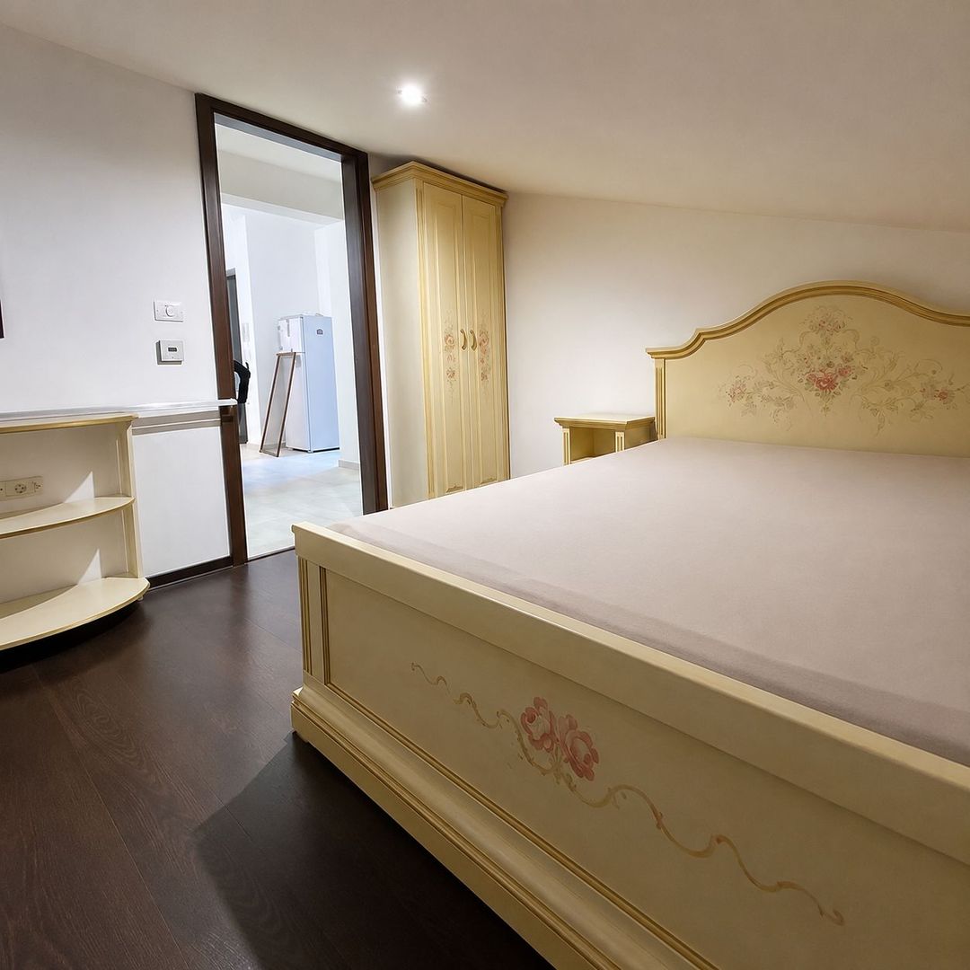 Apartament cu 2 camere la mansardă, complet mobilat și utilat - Poză 2