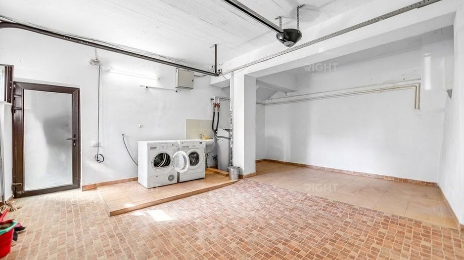 Casa pe 3 niveluri | Terasa cu priveliste | 3 parcari | Pozitie centrala - Poză 37