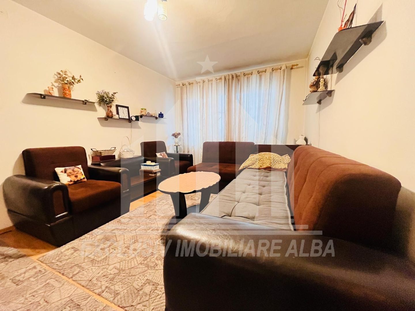 Apartament 3 camere Cetate-Closca, etaj 2, finisat - Poză 1