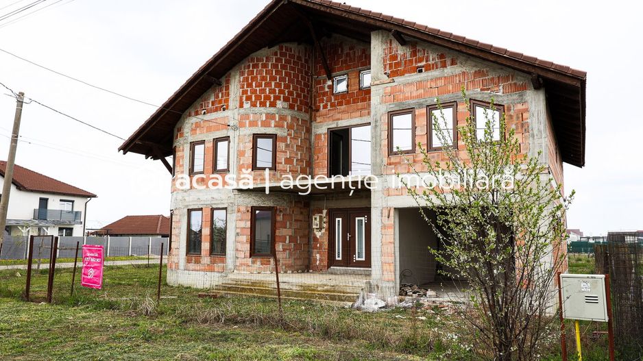 Casă nouă, impunătoare și luminoasă, construită cu griijă la detalii. - Poză 1