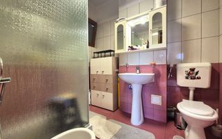 Tractoru, zonă liniștită de case, apartament spațios 3 camere cu garaj - Poză 12