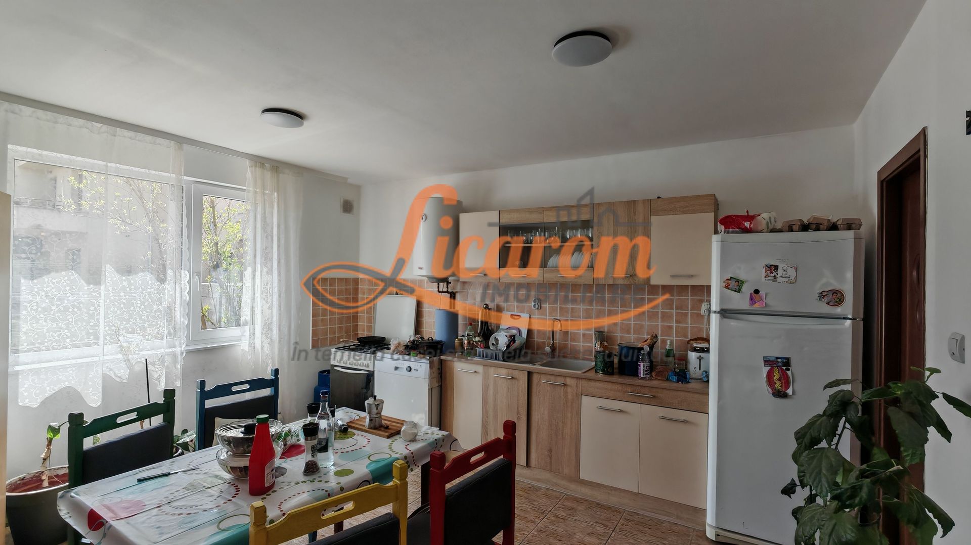 Vila P+E Bartolomeu,4 camere,4 bai,curte,garaj. - Poză 2