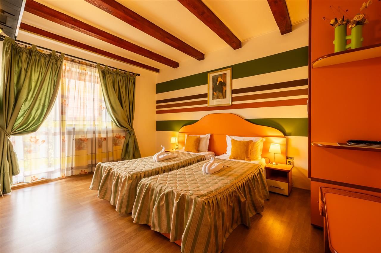 Pensiune cocheta, la poalele emblematicei Cetati Rasnov, Brasov - Poză 2