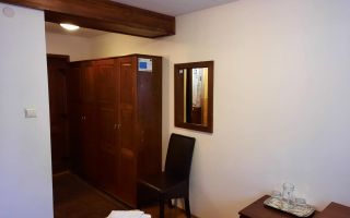 Pensiune in Muntii Apuseni 10 camere 1007 mp teren - Poză 10