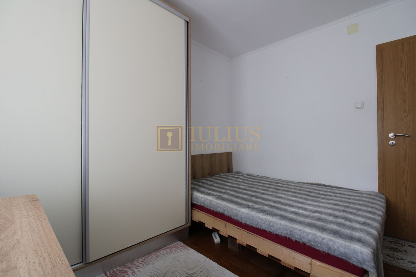 Zona Aradului, 3 camere + 2 bai, centrala proprie. - Poză 12