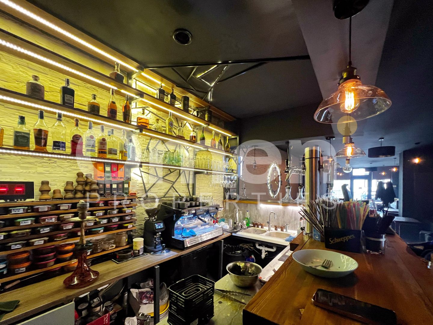 Spațiu comercial de închirial  | 255 mp + depozit | 10 euro/mp  | Centrul Vechi. - Poză 2