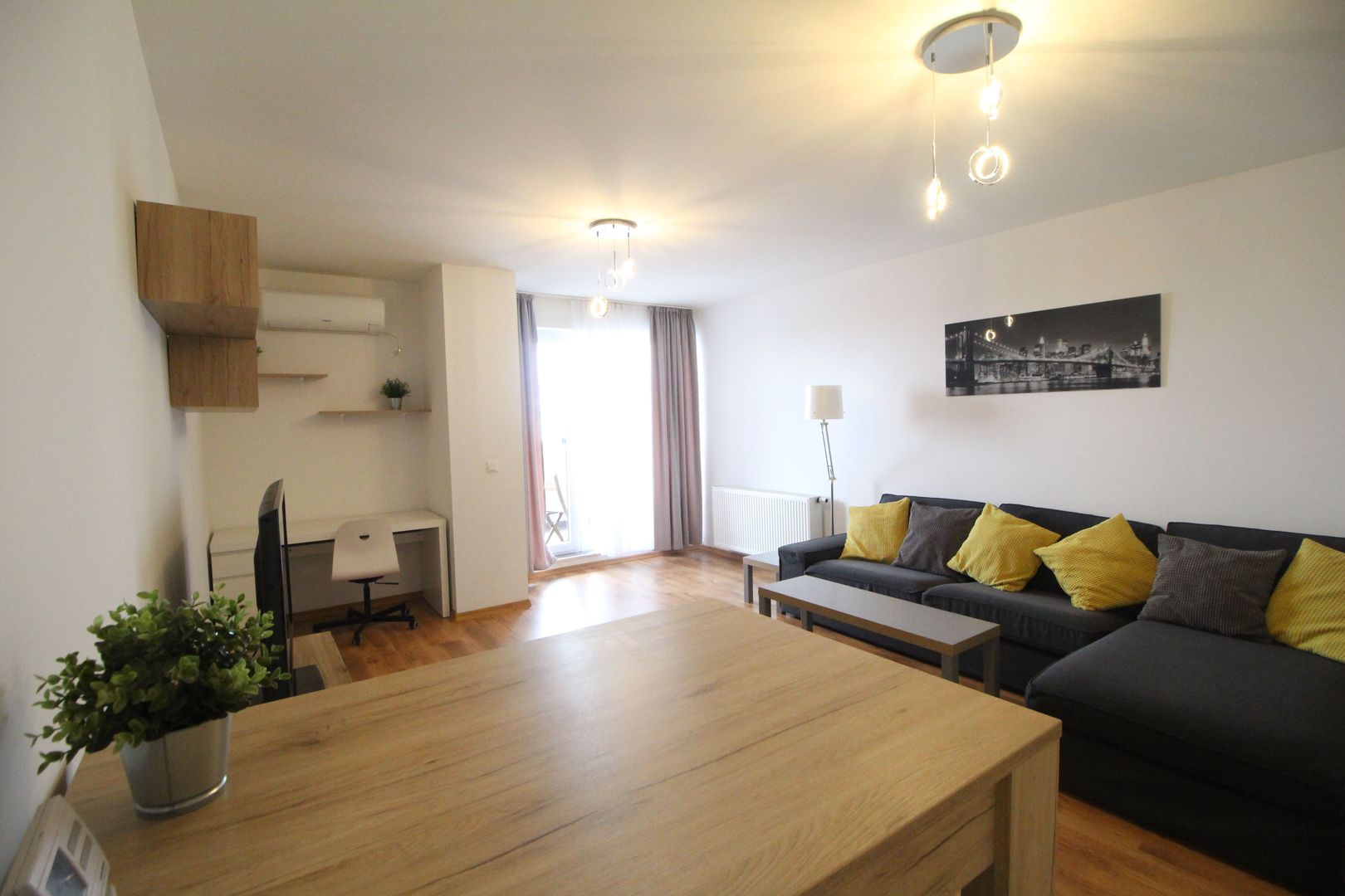 APARTAMENT CU LOC DE PARCARE SUBTERAN - Poză 1