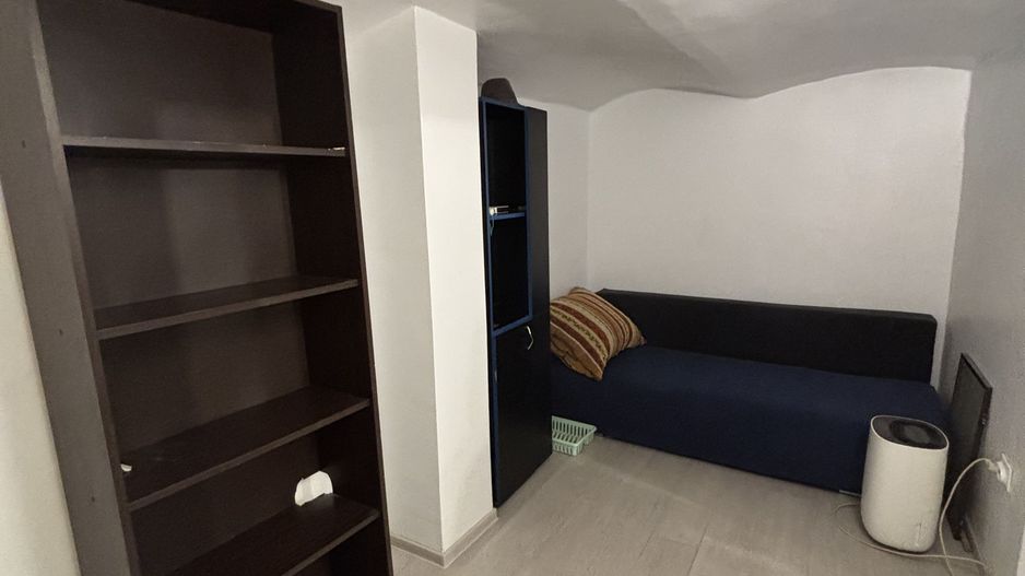 Apartament 2 camere,curte comuna/4 proprietari - Poză 4