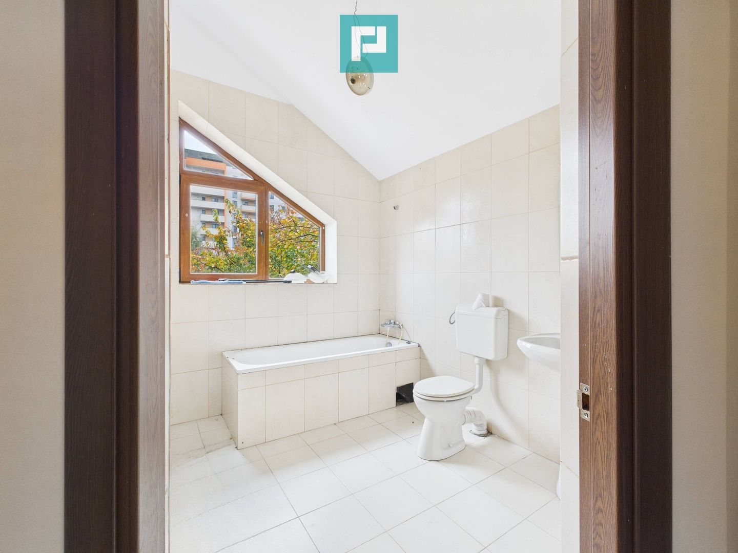 Casă  spațioasă cu 5 camere, Aradului - Poză 20