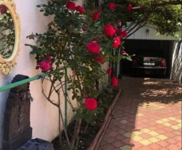 Casa cu garaj, individuala, langa metrou, intersectia Piata Muncii - Poză 6