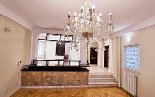 Casa in zona centrala - Poză 2