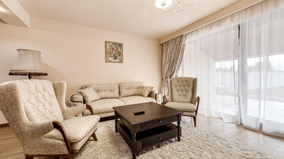 Vilă cu 7 camere de vânzare în zona Central - Poză 11