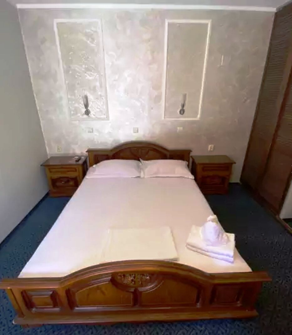 Pensiune cu 18 camere in centrul Brasovului - Poză 11