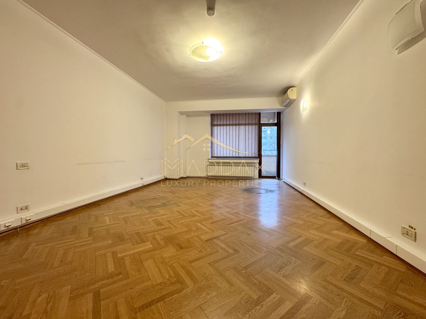 Vila centrala cu 13 camere *460mpu* + garaj // Dorobanți - Poză 13
