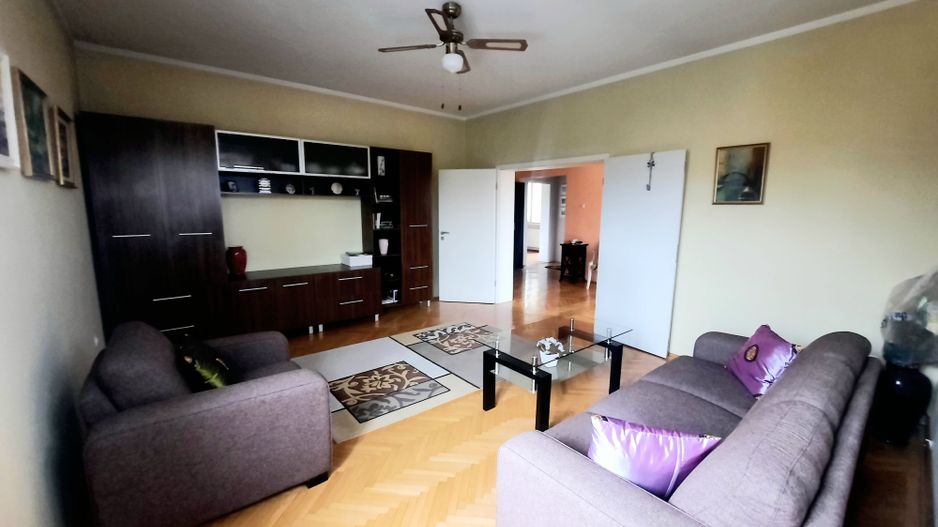 Apartament frumos si renovat cu garaj - zona Medicina - Poză 24