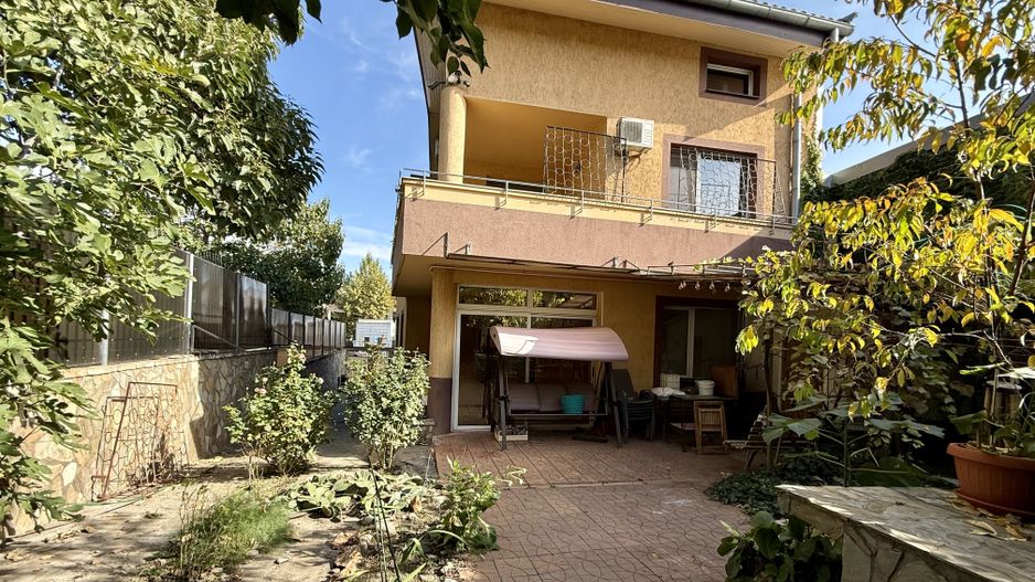 Casă practică, cu curte și parcare, în zona centrală - Parcul Carol - Poză 2