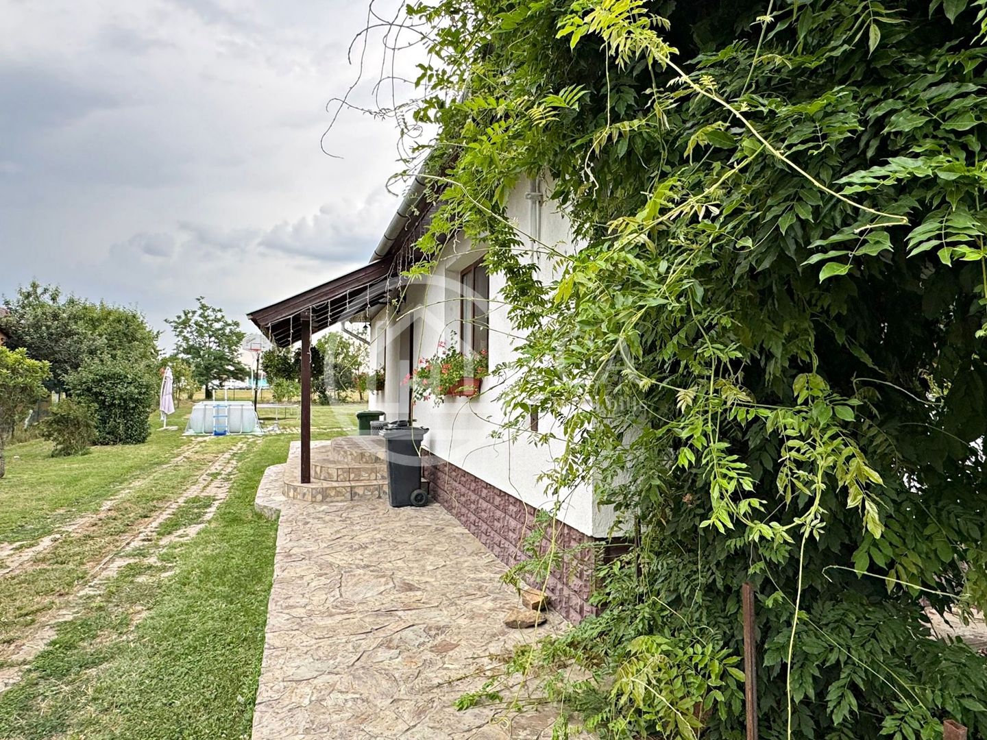 Casă de vânzare cu 4 camere si teren de 1000 mp in Salard, Bihor - Poză 6